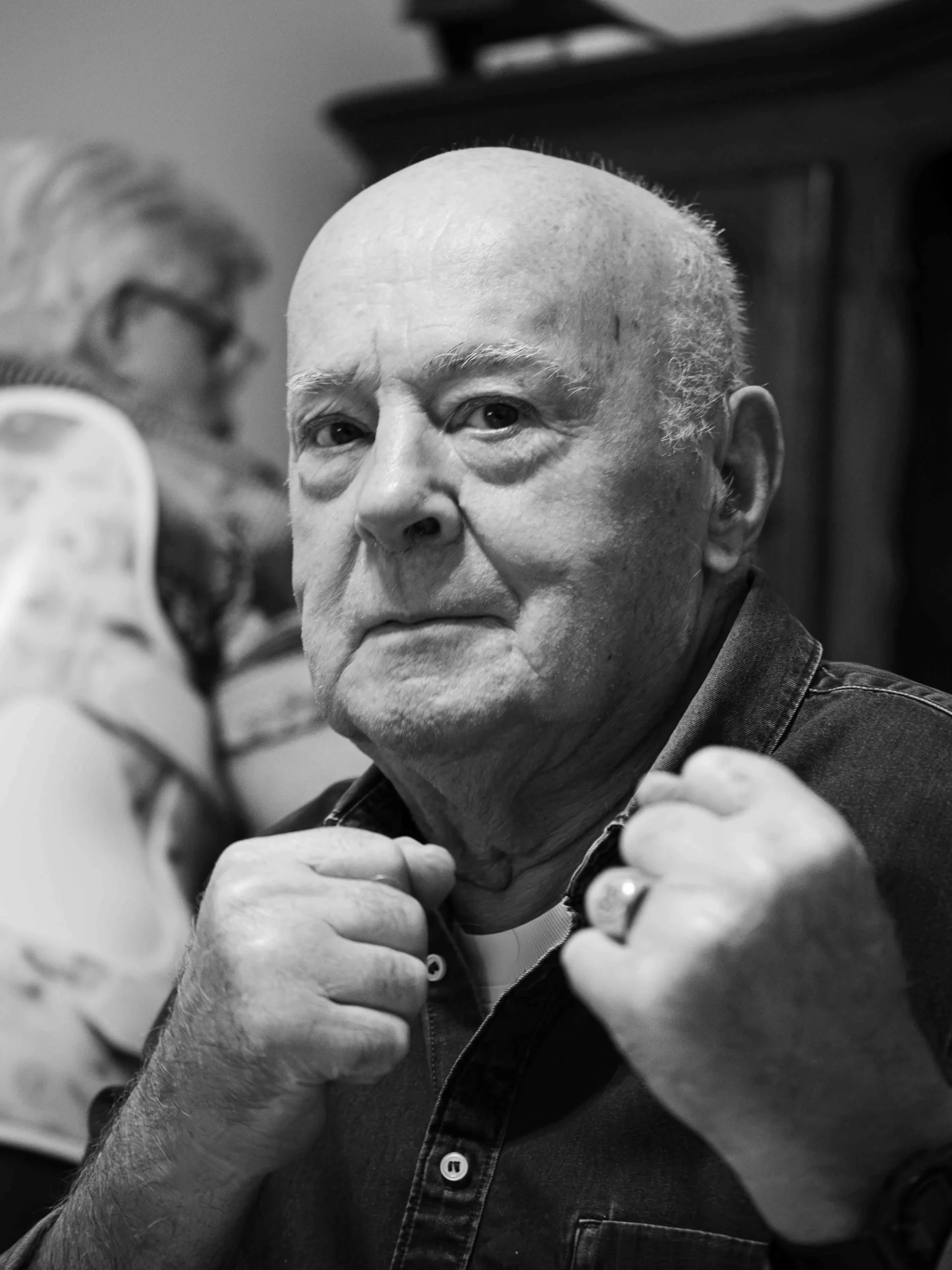 Portrait intemporel en noir et blanc de mon grand-père, capturé par Thibault Rigourd.